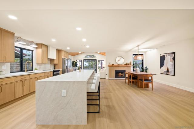 3985 Syme Dr, Carlsbad CA: https://media.crmls.org/mediaz/e8a4cf5c-7944-45db-ac7c-5e9a0f3835af.jpg