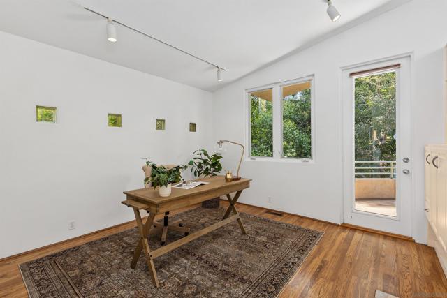 405 W Nutmeg St, San Diego CA: https://media.crmls.org/mediaz/e8a522a1-c209-4625-a911-384bfe9aca4b.jpg