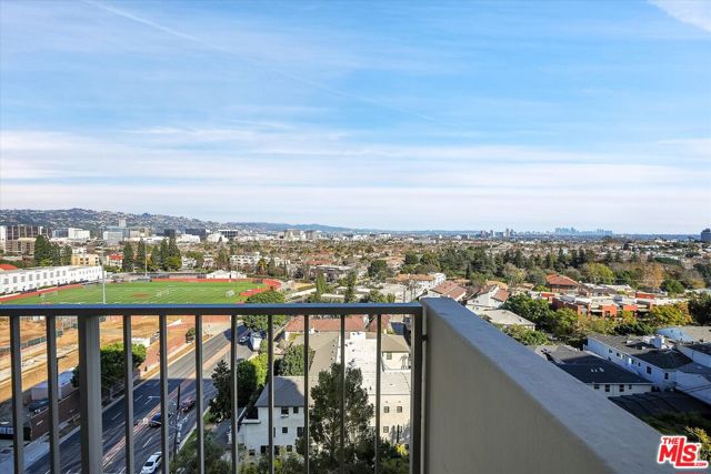 2160 E Century Parkway, Los Angeles CA: https://media.crmls.org/mediaz/e8a5910d-cd5f-46b9-92db-dffa45c9569b.jpg