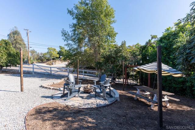 4141 Palomar Drive, Fallbrook CA: https://media.crmls.org/mediaz/e8a60293-c28c-43dd-97af-36c5a5826919.jpg