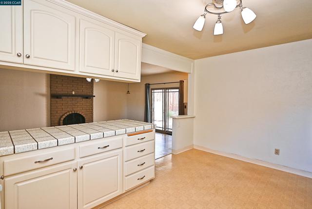 2156 MONTEREY AVENUE, Martinez CA: https://media.crmls.org/mediaz/e8a61e78-7960-4ccd-8a83-68d59ff02130.jpg