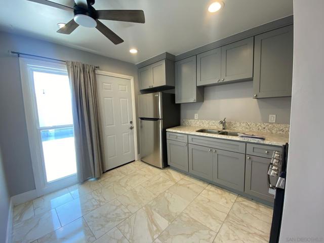 4384 Clairemont Dr, San Diego CA: https://media.crmls.org/mediaz/e8a69abf-6e98-4be7-be67-ab48be2afd0f.jpg