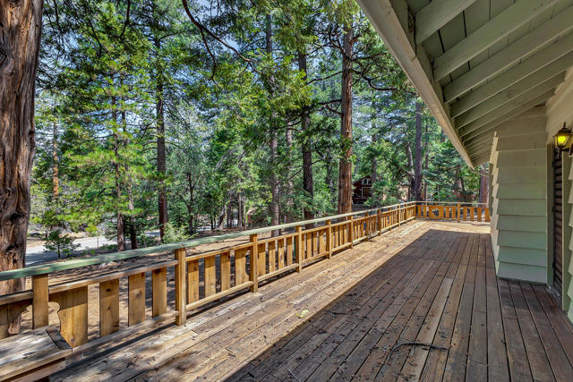52551 Pine Ridge Road, Idyllwild CA: https://media.crmls.org/mediaz/e8a69d95-9e56-450f-baac-6306970ef450.jpg