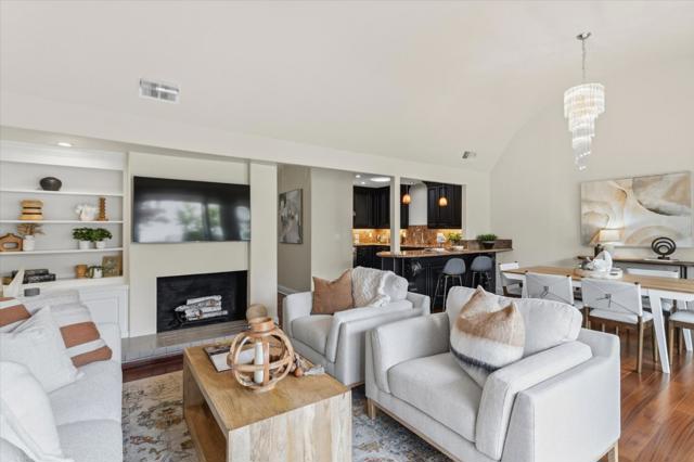 247 Casitas Bulevar, Los Gatos CA: https://media.crmls.org/mediaz/e8a6d6c8-8fe6-427c-8d9e-e19118a83be3.jpg