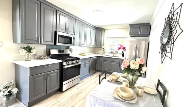 315 Garden Street, East Palo Alto CA: https://media.crmls.org/mediaz/e8a6f5d5-df83-4b5d-a6ba-3ed487269ede.jpg