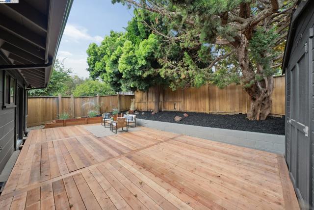 201 Amherst Ave, Kensington CA: https://media.crmls.org/mediaz/e8a6f734-2e4e-45fb-bd1c-8ed98409c2d6.jpg