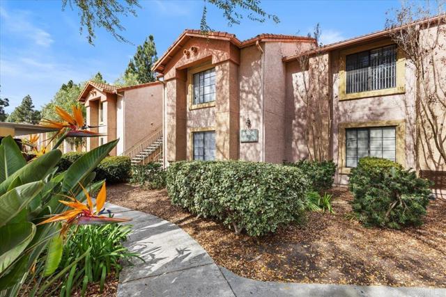 12059 Alta Carmel Ct, San Diego CA: https://media.crmls.org/mediaz/e8a7068c-7f0d-4149-87f4-cb6fb0bb88d3.jpg