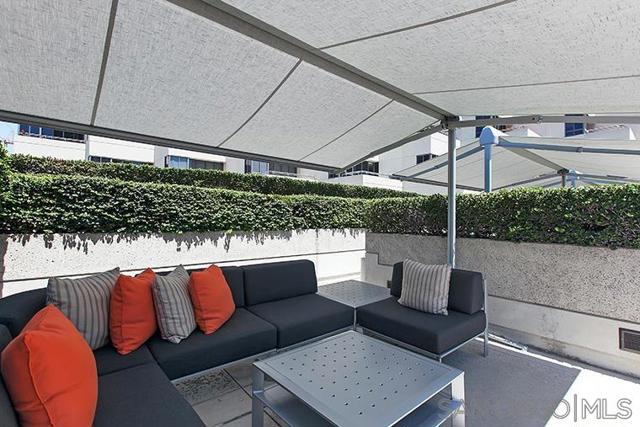 700 Front St, San Diego CA: https://media.crmls.org/mediaz/e8a70ad1-d39d-401a-af24-bb29c3dad5e0.jpg