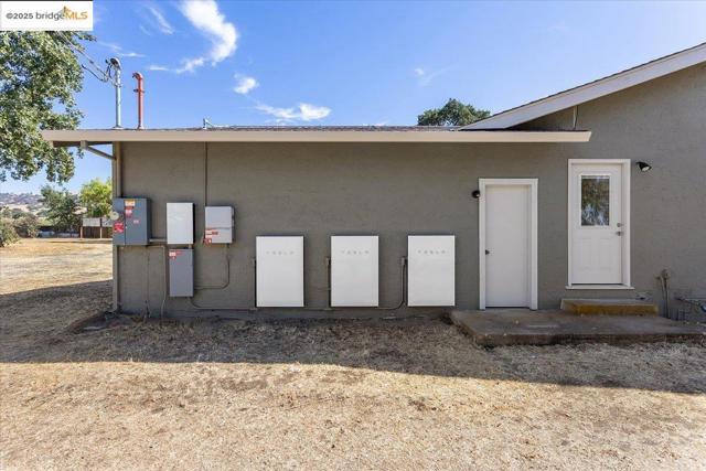 5665 Victoria LN, Livermore CA: https://media.crmls.org/mediaz/e8a71b12-a561-4d51-b2af-eaa1c73f9bf5.jpg