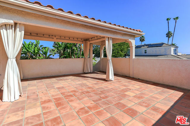 117 Navajo Lane, Topanga CA: https://media.crmls.org/mediaz/e8a746a1-e71a-4ca3-917f-78e005ca7782.jpg