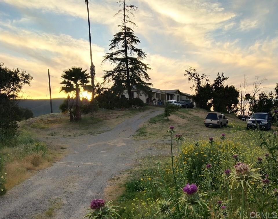 https://media.crmls.org/mediaz/e8a78bcd-49cc-4e88-b387-0889ceae75a6.jpg?preset=X-Large