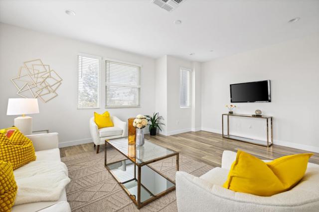 1307 Pullman Way, Oakland CA: https://media.crmls.org/mediaz/e8a78c1a-9394-49b3-b417-bfb787b21f37.jpg