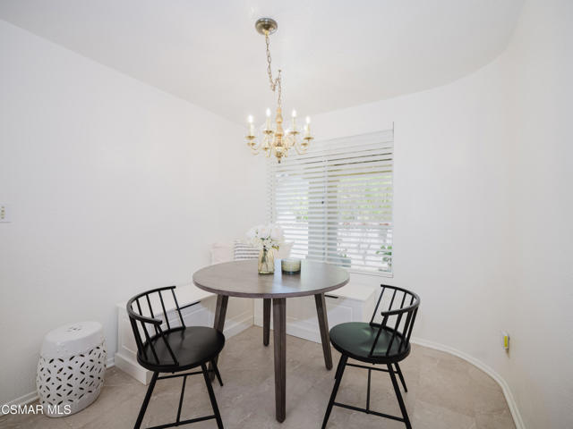 552 Fairfield Road, Simi Valley CA: https://media.crmls.org/mediaz/e8a7ffc0-a001-4a6e-a903-59fbc09c0c58.jpg