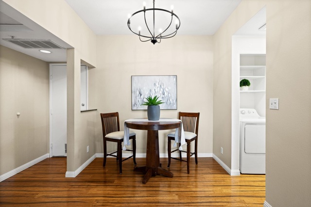 4520 Melody Dr, Concord CA: https://media.crmls.org/mediaz/e8a8a809-16f6-4f21-a3c7-705f1cfbdd25.jpg