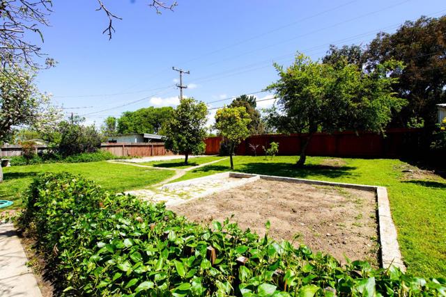 1261 Highland Drive, Hollister CA: https://media.crmls.org/mediaz/e8a8eb3c-4985-4d21-965c-2abf82e8cb06.jpg