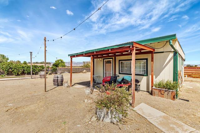 9650 Santa Teresa Boulevard, Gilroy CA: https://media.crmls.org/mediaz/e8a957c9-8e17-40ec-9e79-ed980ebd99af.jpg