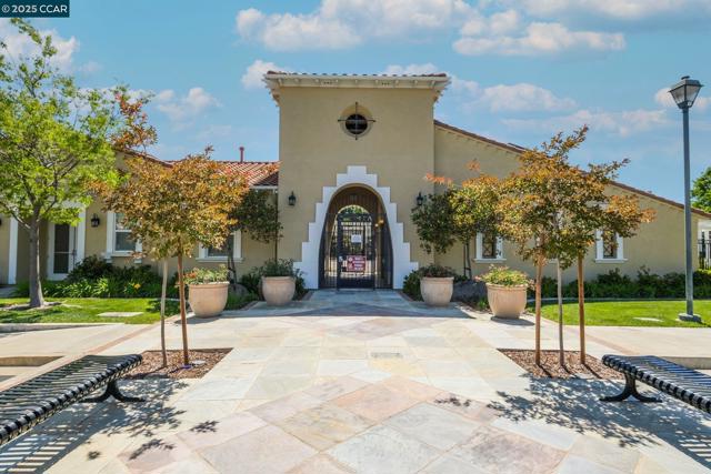 7774 Stoneleaf Rd, San Ramon CA: https://media.crmls.org/mediaz/e8a97f2f-c6c7-4e30-bf6c-169bf6ccaba1.jpg