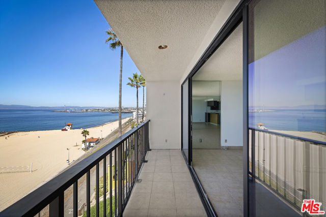 721 Esplanade, 306