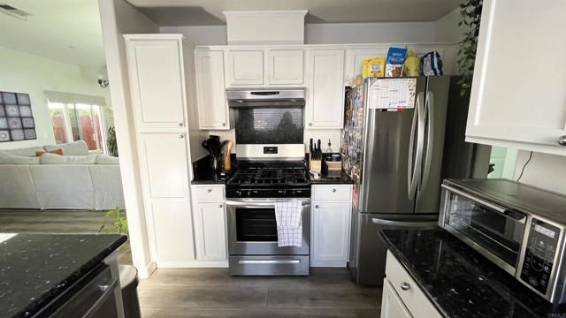 Detail Gallery Image 34 of 52 For 9300 Burnet Ave #111,  North Hills,  CA 91343 - 3 Beds | 2/1 Baths