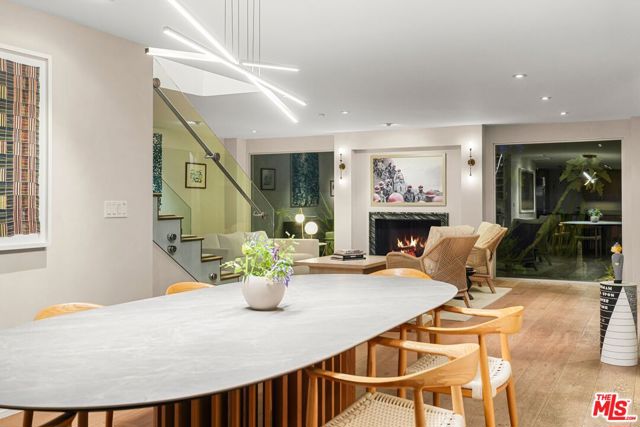 7712 Chandelle Place, Los Angeles CA: https://media.crmls.org/mediaz/e8aa5007-3205-4cda-8ef7-ed1648b8d4e2.jpg