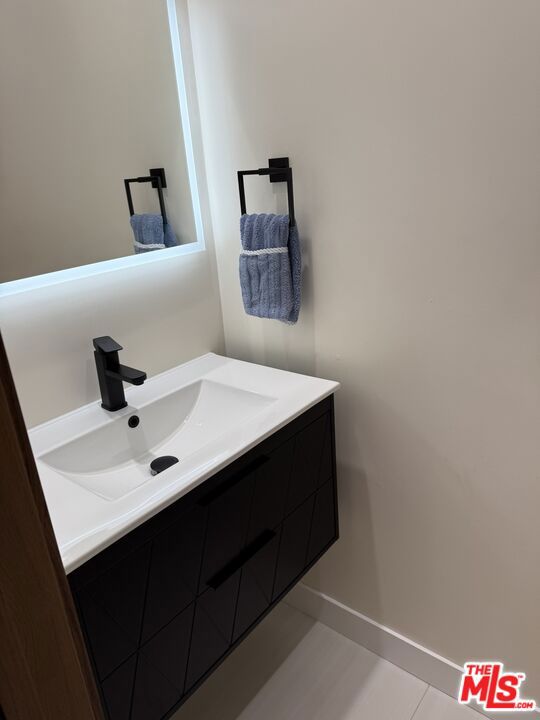 7627 Encino Avenue, Northridge CA: https://media.crmls.org/mediaz/e8aad3b1-62ff-44fa-953a-53d5dcc6a190.jpg