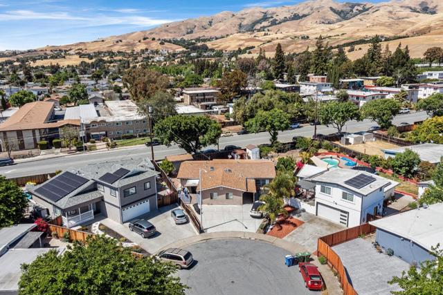1549 Jupiter Way, Milpitas CA: https://media.crmls.org/mediaz/e8ab40cf-5b2b-424f-b4cd-94c70fcc0e8e.jpg