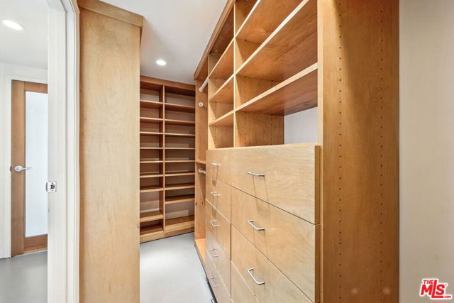 1317 Devlin Drive, Los Angeles CA: https://media.crmls.org/mediaz/e8ab5ed4-6084-4223-a477-bff21a334e52.jpg