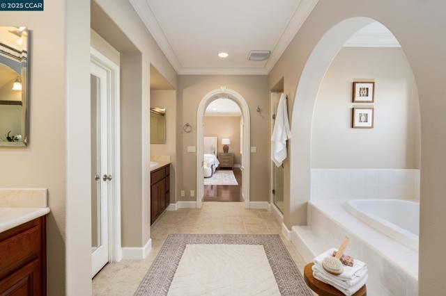 206 Glory Lily Ct, San Ramon CA: https://media.crmls.org/mediaz/e8ab7796-5426-4cd2-9130-7014a5c6c478.jpg
