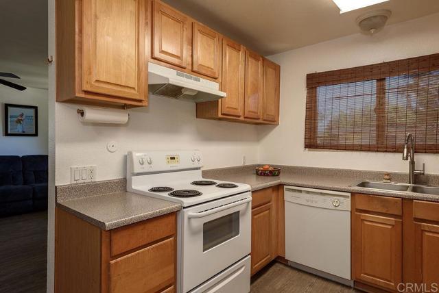 Image 4 of 17 For 391 Emerald Avenue  12