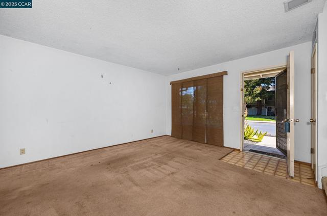 2571 Twin Creeks Dr, San Ramon CA: https://media.crmls.org/mediaz/e8ac6f49-0cf7-42ad-89c2-b4e28ed3f2e9.jpg