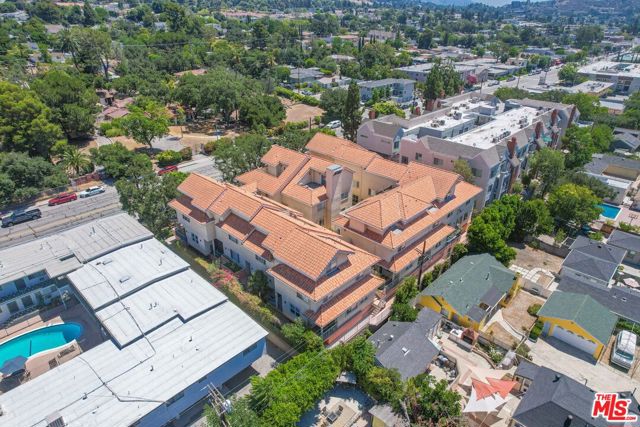 2716 Honolulu Avenue, Montrose CA: https://media.crmls.org/mediaz/e8ac9a08-1c99-4c59-baf8-1259b9370f50.jpg