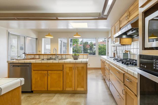 882 Maranta Avenue, Sunnyvale CA: https://media.crmls.org/mediaz/e8acaed9-54b9-43e5-a5a4-b3ab8bb5eea0.jpg