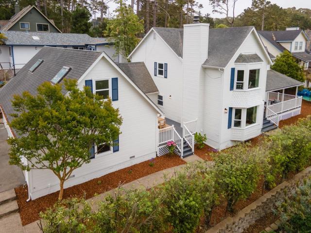 900 Franklin Street, Montara CA: https://media.crmls.org/mediaz/e8acdd30-4180-4950-b3ef-99201bfa2805.jpg