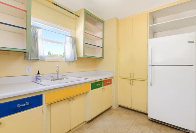 4330 Alamo Dr, San Diego CA: https://media.crmls.org/mediaz/e8ade061-5c28-4ef4-b328-cfcb14ecac7e.jpg