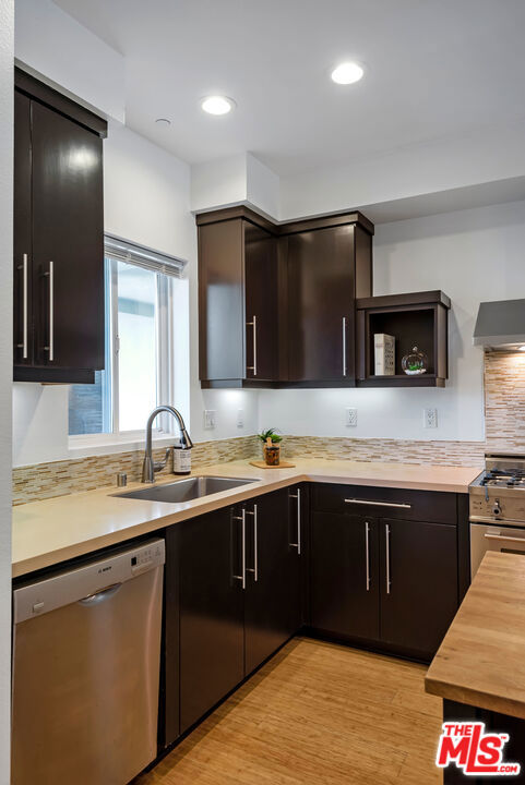 13045 Pacific Promenade, Playa Vista CA: https://media.crmls.org/mediaz/e8ae1425-a007-494d-ba12-70ba17318958.jpg