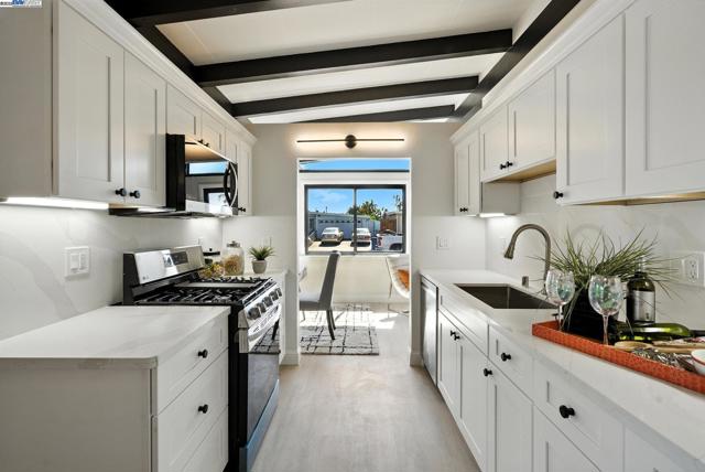 36686 Charles St, Newark CA: https://media.crmls.org/mediaz/e8ae4658-124d-40ad-877f-feddfd205a89.jpg