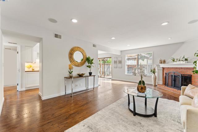 40654 WOLCOTT PLACE, Fremont CA: https://media.crmls.org/mediaz/e8aeec5d-dc1d-4a8c-9824-822d14444dfa.jpg