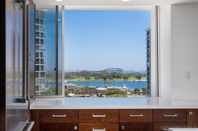 1760 Avenida Del Mundo, Coronado CA: https://media.crmls.org/mediaz/e8af19b7-c57a-4e51-8d36-019071cd44fa.jpg