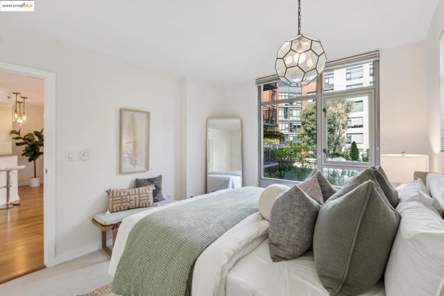 170 King St, San Francisco CA: https://media.crmls.org/mediaz/e8af9405-aef9-4d5d-8674-c5d4742e31d8.jpg