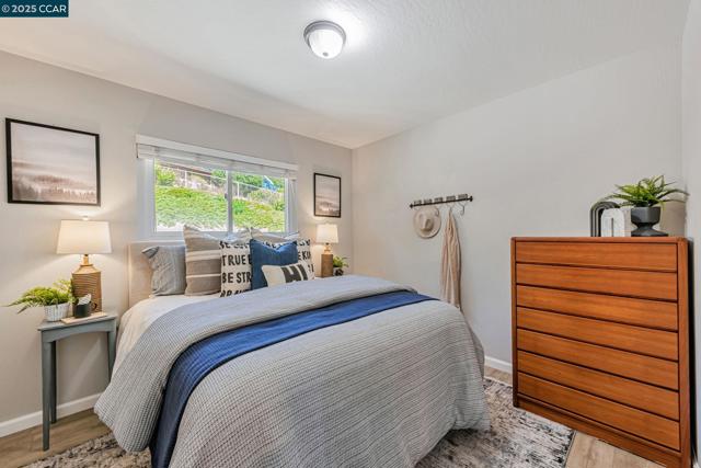 10540 Englewood Dr, Oakland CA: https://media.crmls.org/mediaz/e8b03bcc-59f5-4b06-8545-2f3fca0eee2c.jpg