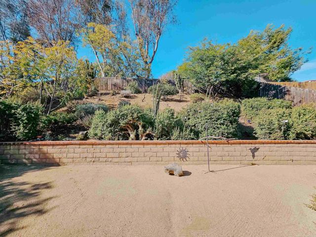 1715 Las Palmas Lane, Escondido CA: https://media.crmls.org/mediaz/e8b053cb-faff-48e2-a4cb-96c219392f24.jpg