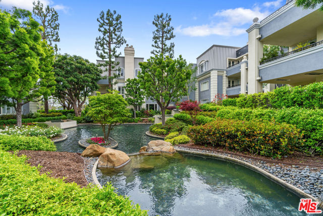 10118 Empyrean Way, Los Angeles CA: https://media.crmls.org/mediaz/e8b06c46-950b-4670-8b18-25e78500eea7.jpg