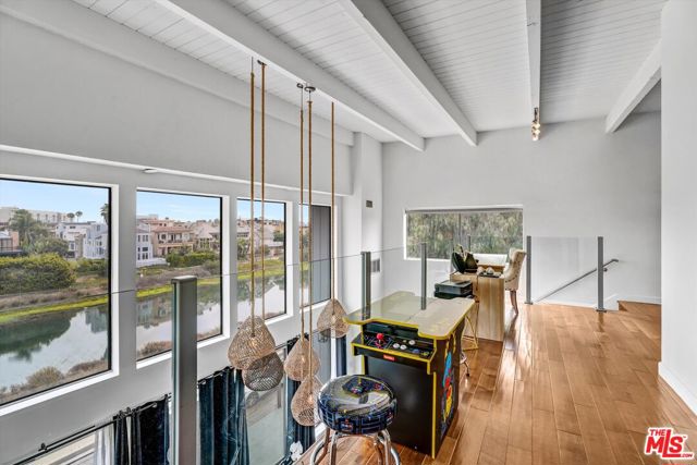 4105 Pacific Avenue, Marina del Rey CA: https://media.crmls.org/mediaz/e8b07cf0-ba4e-4133-9b35-f006653fa985.jpg