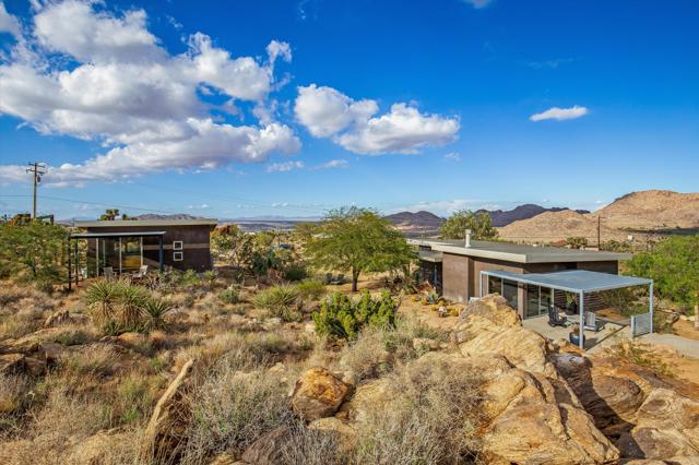 8744 Star Lane, Joshua Tree CA: https://media.crmls.org/mediaz/e8b0c977-9b53-4d56-8ab1-ac2f3b494544.jpg