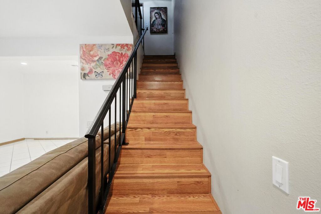 https://media.crmls.org/mediaz/e8b107d2-74f4-4b08-ab3d-94454f9d7d16.jpg?preset=X-Large