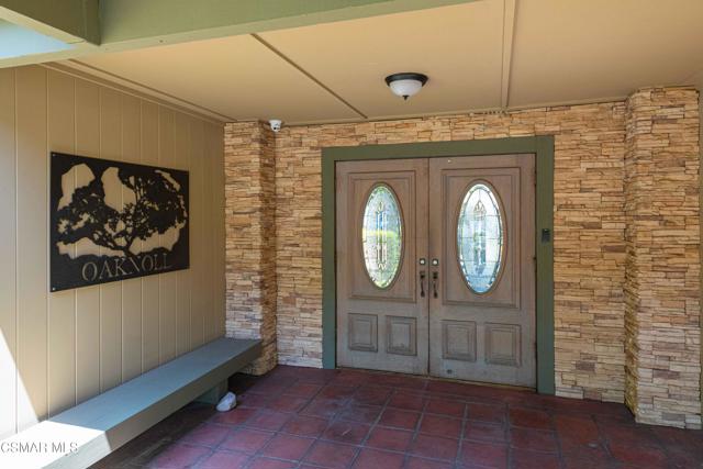 460 Arbor Lane Court, Thousand Oaks CA: https://media.crmls.org/mediaz/e8b149e9-8cd8-4172-a6f8-c975c5caa8e1.jpg