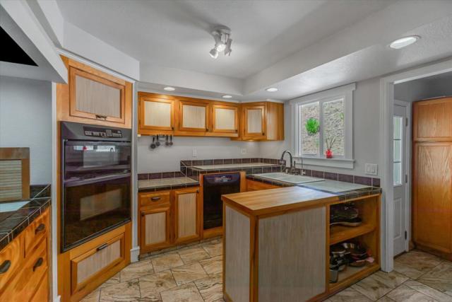 820 Comstock Road, Hollister CA: https://media.crmls.org/mediaz/e8b1daab-4759-4454-b67e-1c0531ab698e.jpg