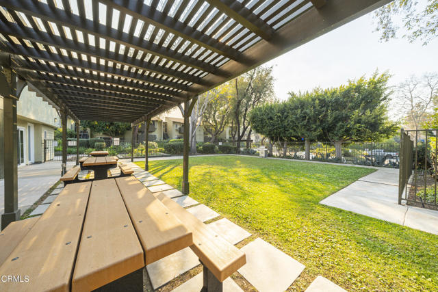 4925 Indian Wood Road, Culver City CA: https://media.crmls.org/mediaz/e8b39034-814b-4dea-bdf3-6596461c9f56.jpg