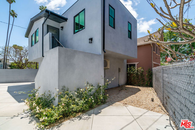 4308 Victoria Park Drive, Los Angeles CA: https://media.crmls.org/mediaz/e8b3d7fa-e918-4f76-b3c9-672b5d14fdd3.jpg