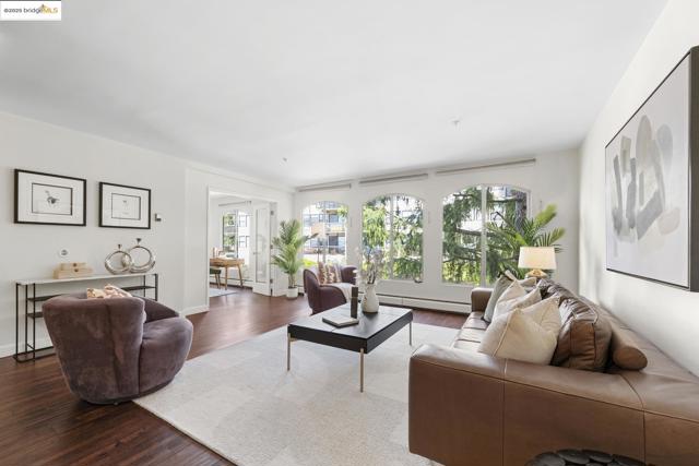 5405 Carlton St, Oakland CA: https://media.crmls.org/mediaz/e8b4048f-bcc6-49ca-9c8a-88b37cdac082.jpg